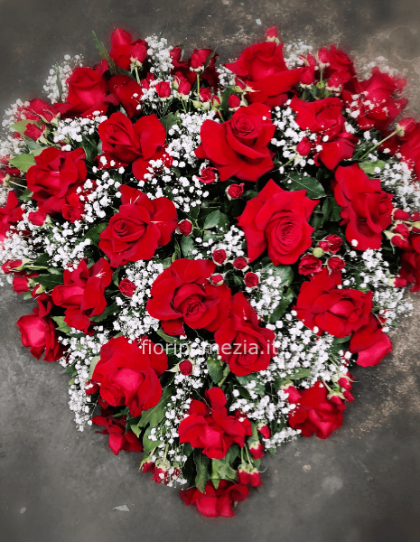cuore di rose rosse