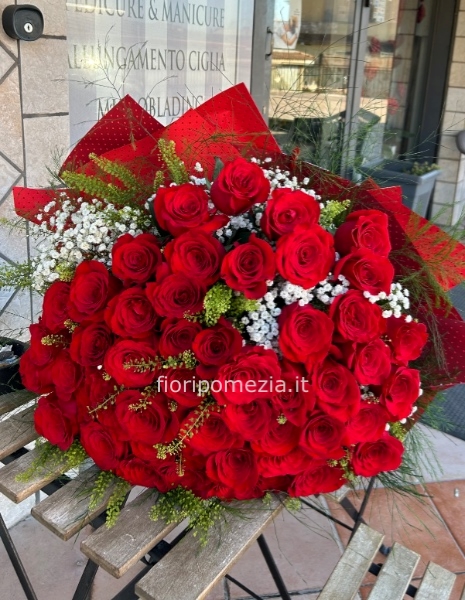 Rose rosse a dozzine (stelo lungo)